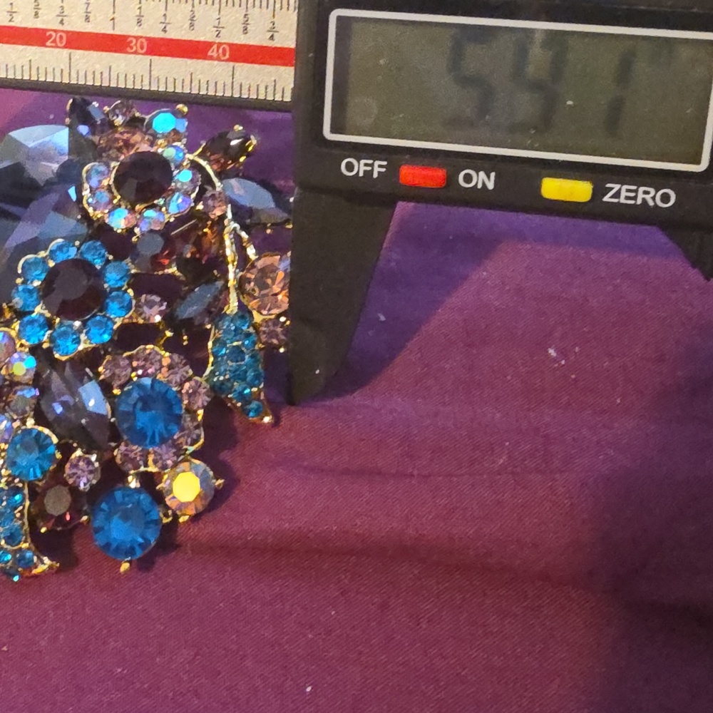 HEIDI HUGE HSN GOLD TONE BROOCH! - Picture 3 of 4